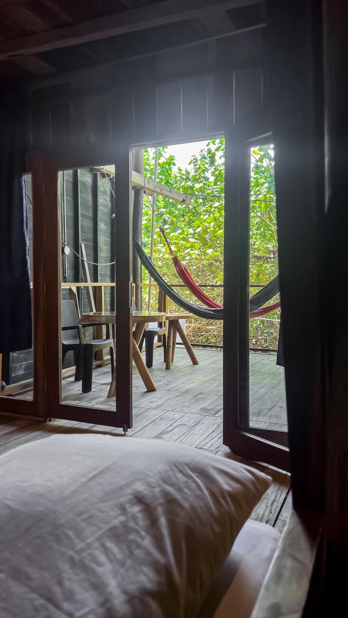 Hostal Mocambo Beach Guachaca Exterior photo