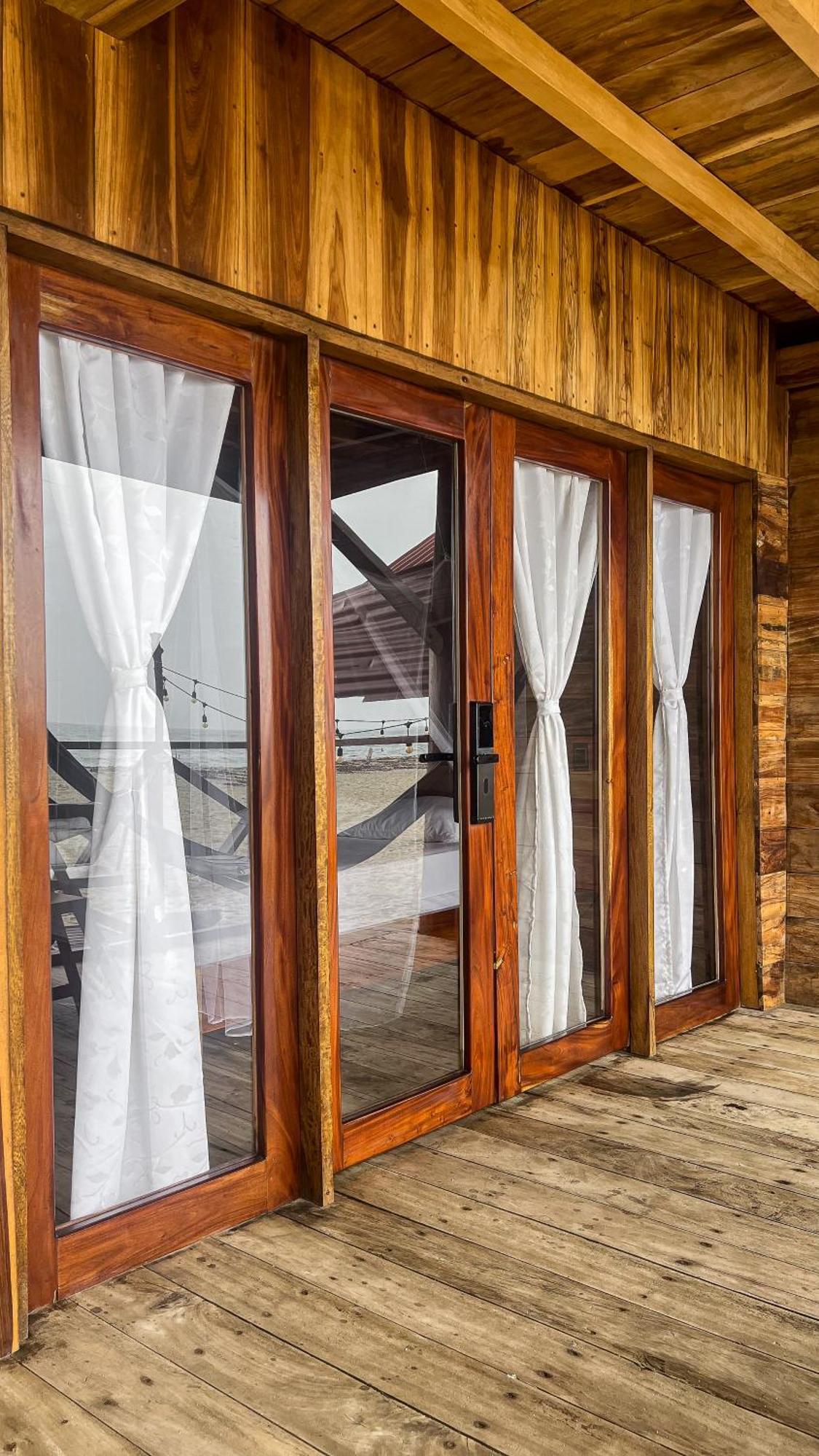 Hostal Mocambo Beach Guachaca Exterior photo