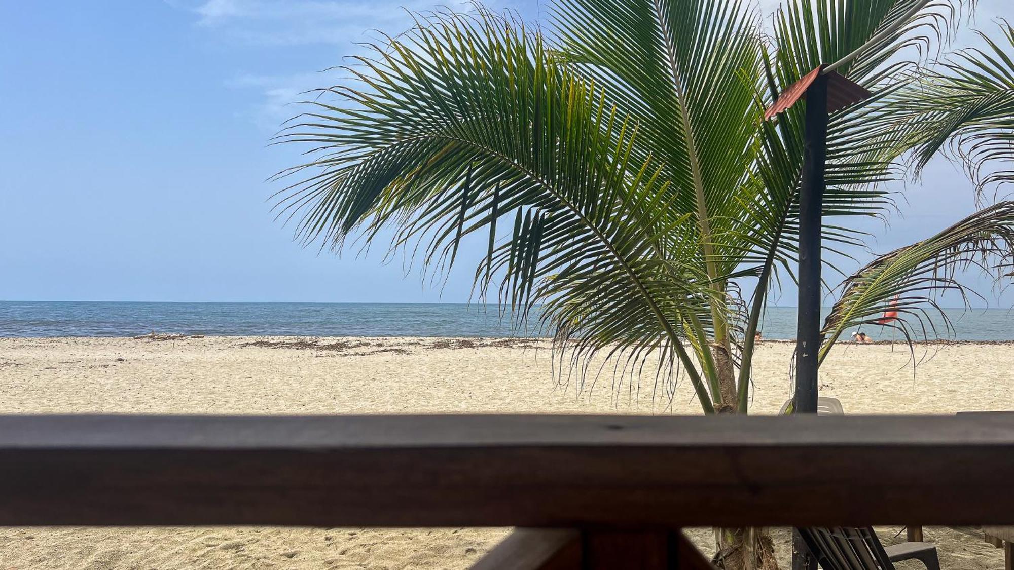Hostal Mocambo Beach Guachaca Exterior photo